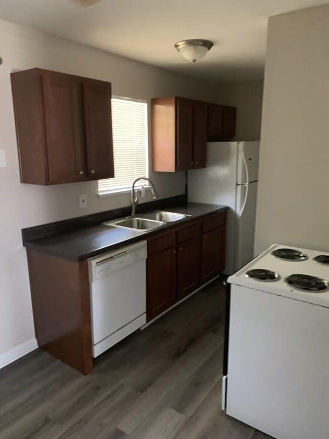 Building Photo - 9333 La Grange Rd