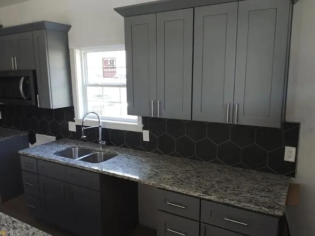 Building Photo - 988 Desoto St NW