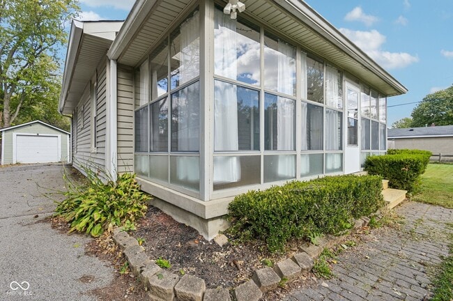 Building Photo - 1920 E 67th St