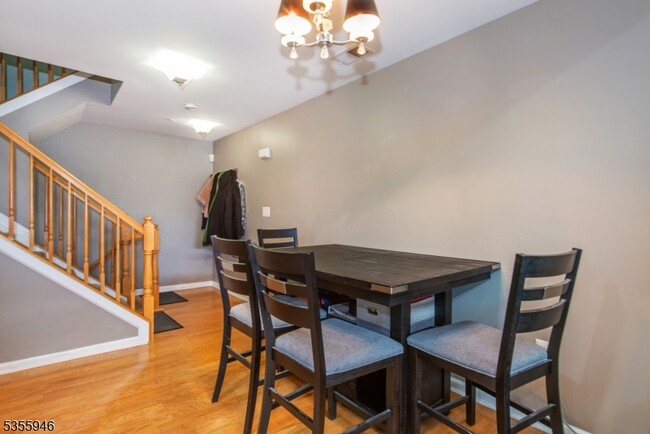 Building Photo - 129 Rock Creek Dr