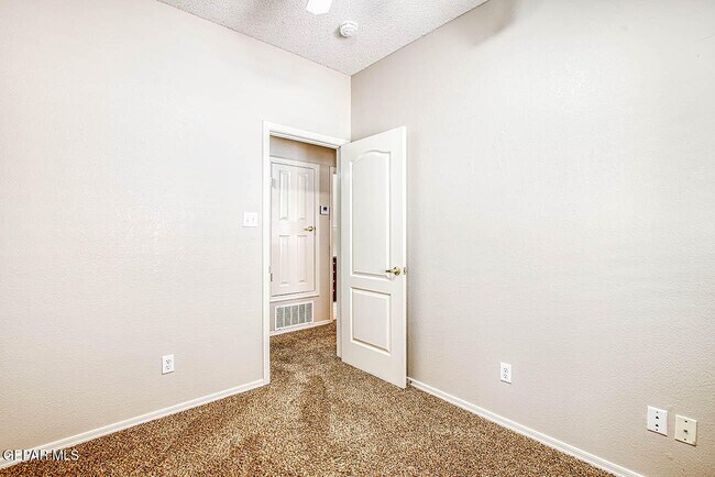 Building Photo - 6076 Los Siglos Dr