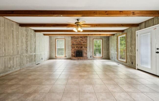 Building Photo - Very large 4 bedroom ranch in Donelson, TN...