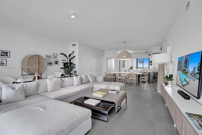 Building Photo - 5000 Island Estates Dr