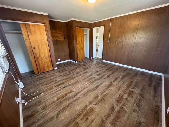 Building Photo - Freshly Rehabbed Upper Unit