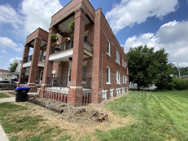 Building Photo - 611 W Jefferson St