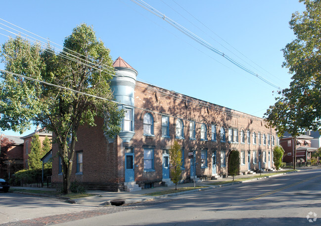 Building Photo - 216-230 E Whittier St