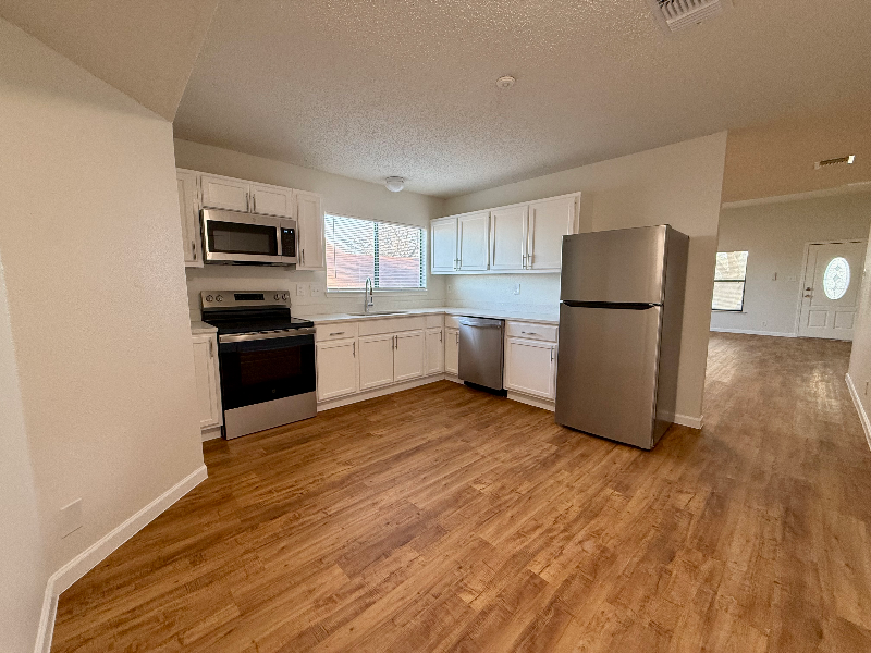 Building Photo - 8519 Ridge Garden Dr