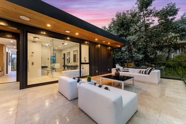 Building Photo - 9031 Alto Cedro Dr