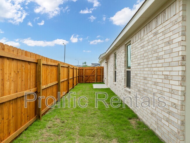 Building Photo - 5103 Rose Petal Ct