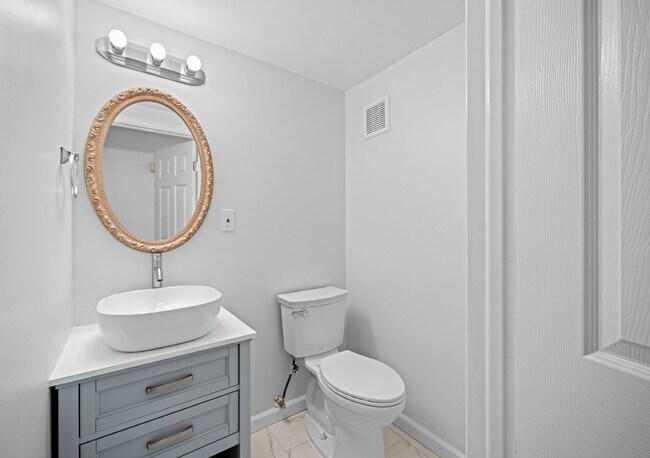 Building Photo - Discover Your Dream Home: Modern Comfort M...