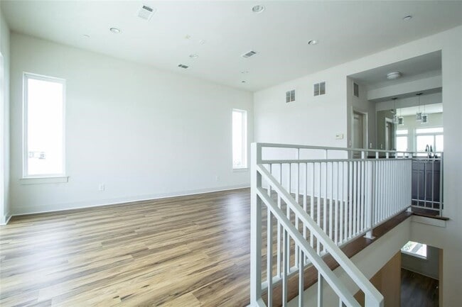 Building Photo - 1616 Edwards St