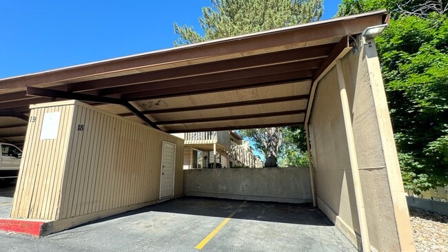 Building Photo - Beautiful 2 bedroom on the east side!