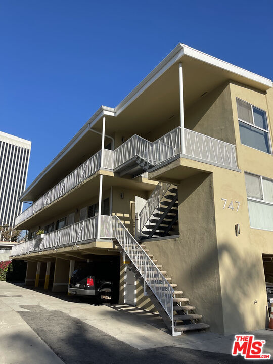 Building Photo - 747 S Curson Ave