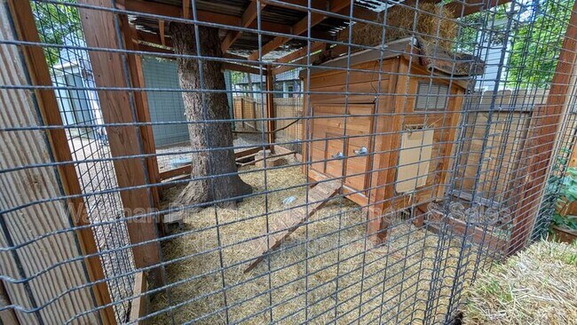 Building Photo - 202 Cheyenne Blvd