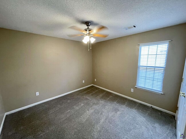 Building Photo - 206 Millstone Way
