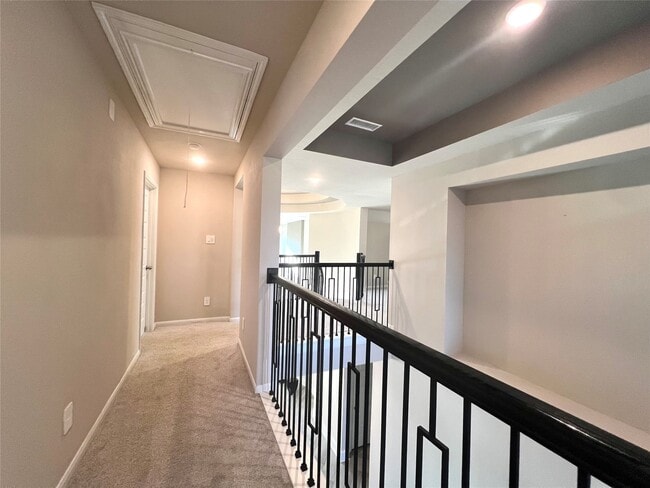 Building Photo - 15815 Sunlit Falls Dr