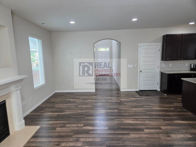Building Photo - Modern 3 Bedroom, 2.5 Bath Home In Quiet Community!