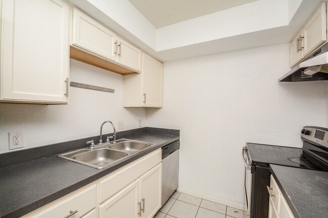 Building Photo - 1116 Murrayhill Dr