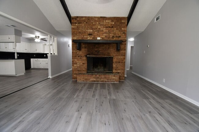 Building Photo - Whitehouse ISD - 3 Bedroom, 2 Bath Duplex, Lawn Care Provided!