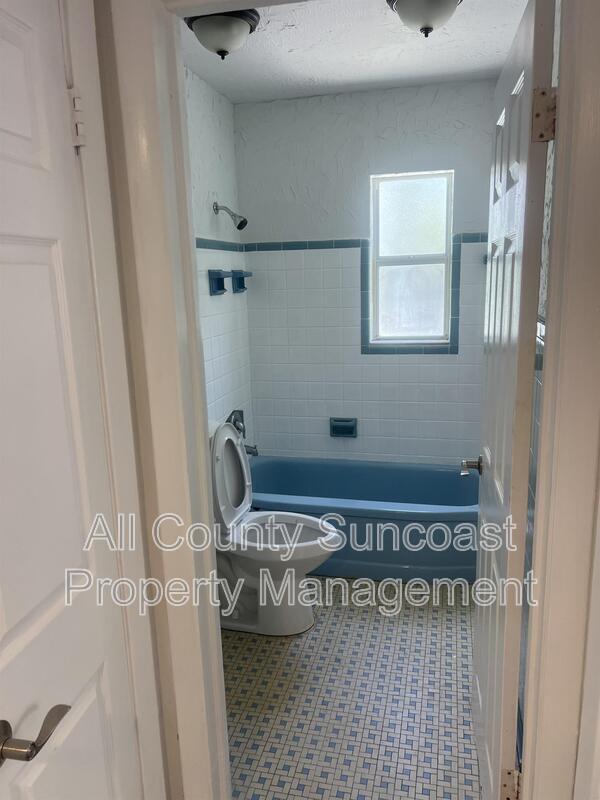 Building Photo - 4814 10th Ave N
