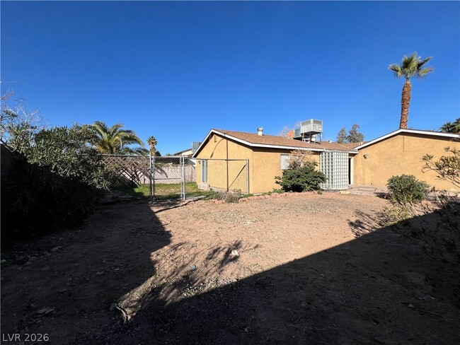 Building Photo - 6617 Baywood Ave