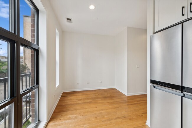 Building Photo - 1816 N Spaulding Ave