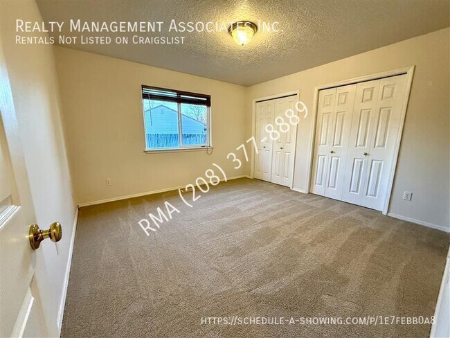 Building Photo - 822 S Chestnut St