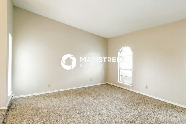 Building Photo - 4 Bedroom Pet-Friendly Home in Dallas, TX with Main Street Renewal