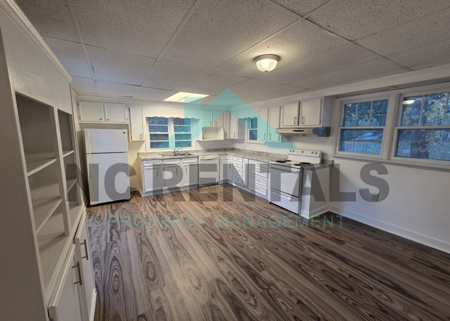 Building Photo - 721 Davis St