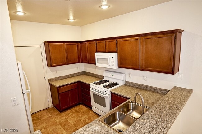 Building Photo - 6206 Standing Elm St