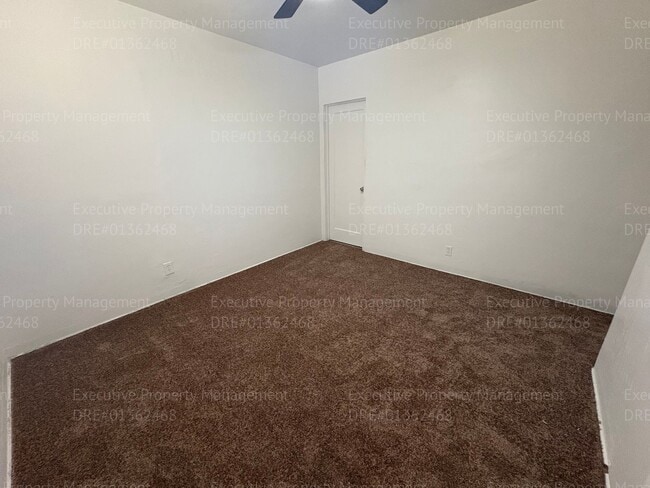 Building Photo - 1 bedroom/ 1 bathroom home with modern ame...