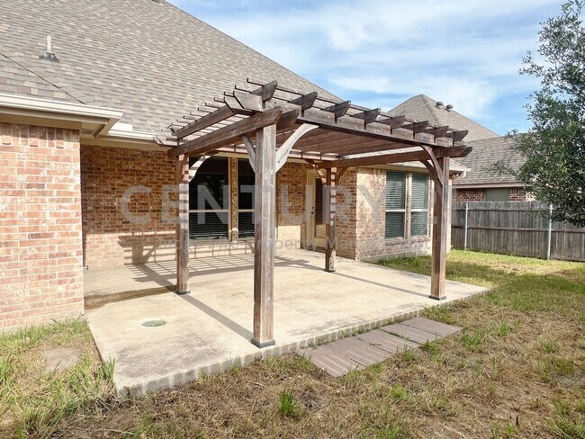 Building Photo - Nice Southwestern Style 4/2/2 In Willow Pa...