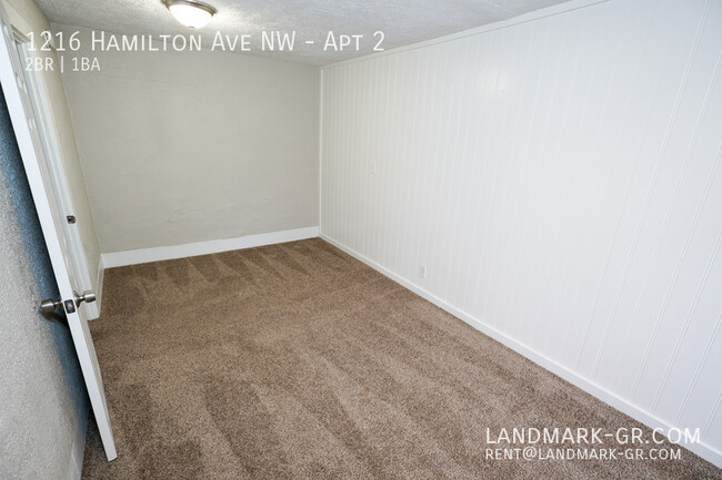 Building Photo - Upgraded 2 Bed/1 Bath – First Month Rent $...