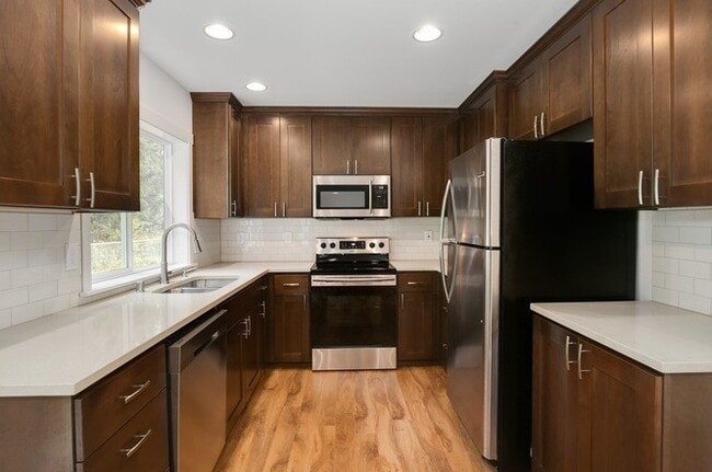 Building Photo - Modern Luxury: Spacious 3-Bedroom Home Near JBLM