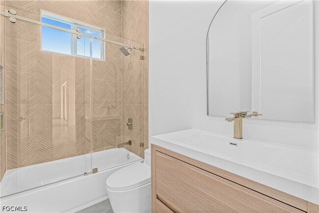 Building Photo - 512 NW 35th Pl