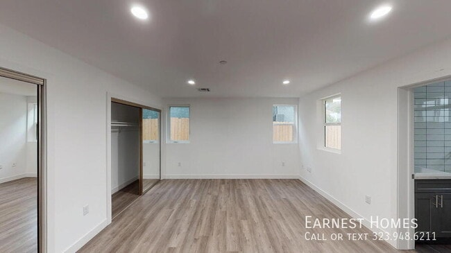 Building Photo - 2219 1/2 W Court St-