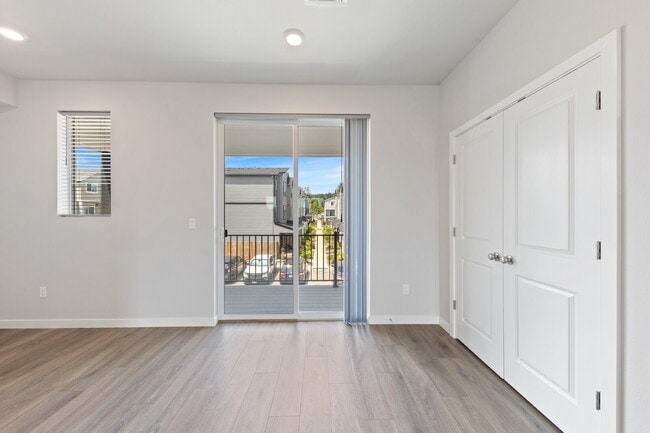 Building Photo - Newly Constructed 3 bedroom, 2.5 Bathroom home with luxury finishes!