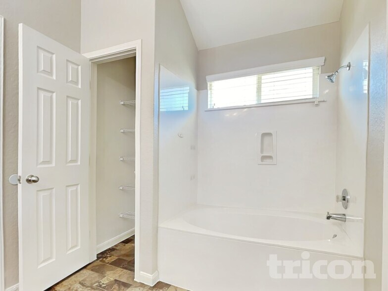 Building Photo - 210 Teron Dr