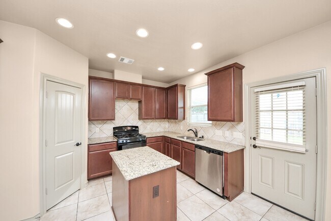 Building Photo - 2414 Argos Dr