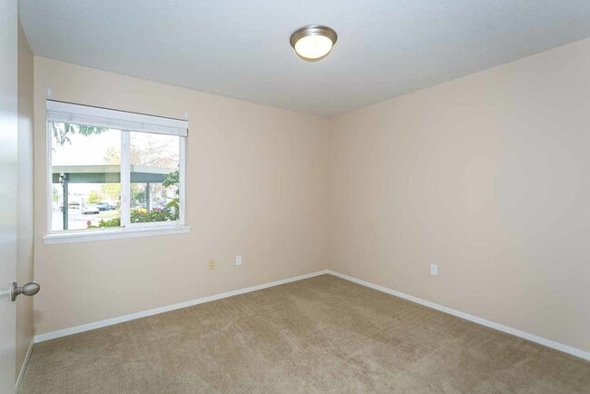 Building Photo - Fantastic Main Level Condo w/Garage, Patio...