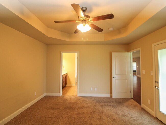 Building Photo - 4 Bedroom Home  in Athens City!