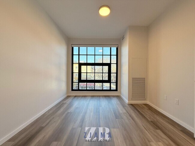Building Photo - 1120 St Johns Pl