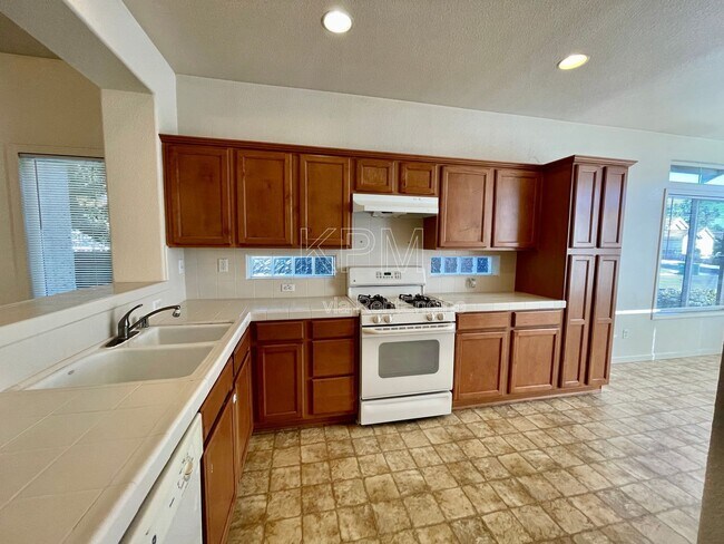 Building Photo - 3908 Lembert Dome Ct