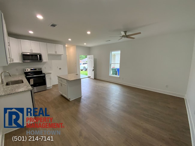 Building Photo - 2265 Rosemary Dr