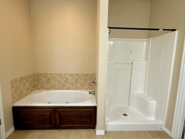 Building Photo - Beautiful Home in Surrey West of Yukon with Pool Access and Lawncare Included