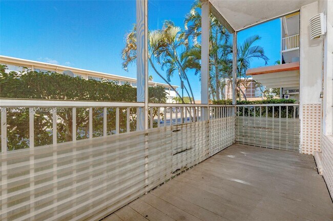 Building Photo - 16800 NE 15th Ave