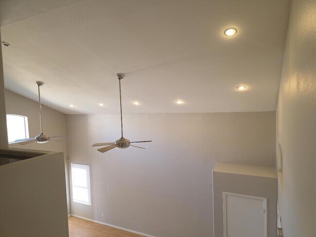 Building Photo - 3920 E Morrow Dr