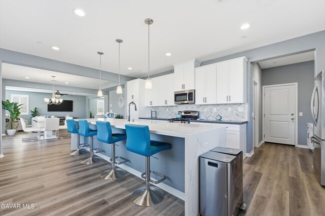 Building Photo - 41638 Cielo Vista Dr