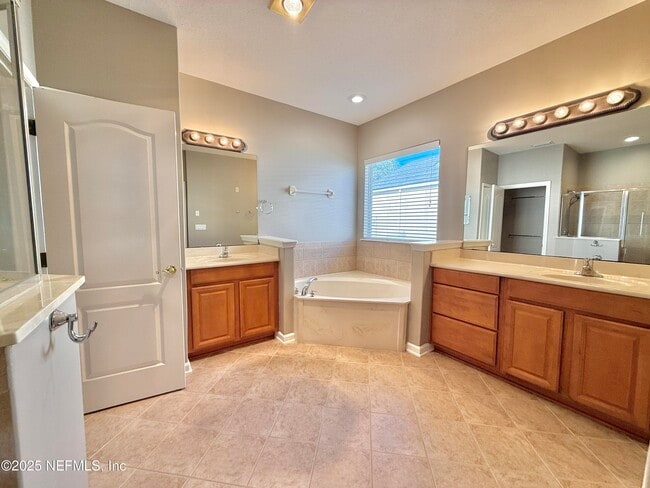 Building Photo - 932 Gallier Pl