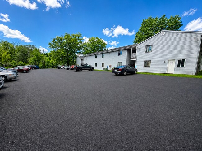 Building Photo - Cozy and comfortable apartments on Massillon Road!